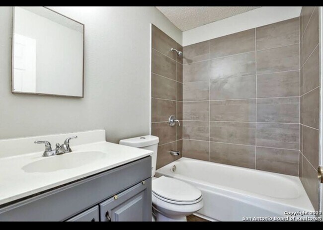 Building Photo - Charming 3BR House in San Antonio