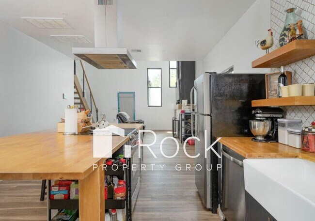 Building Photo - Contemporary 2 Bedroom plus Office/Bonus Room with Loft near Uptown and Plaza Districts   ~One Mo...