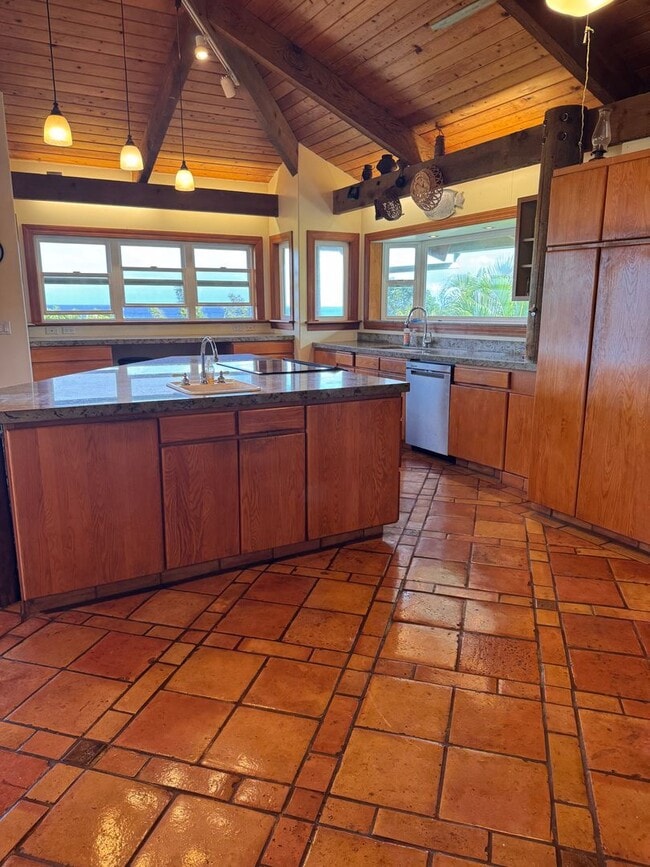 Building Photo - Prime location, large custom home near Wai...