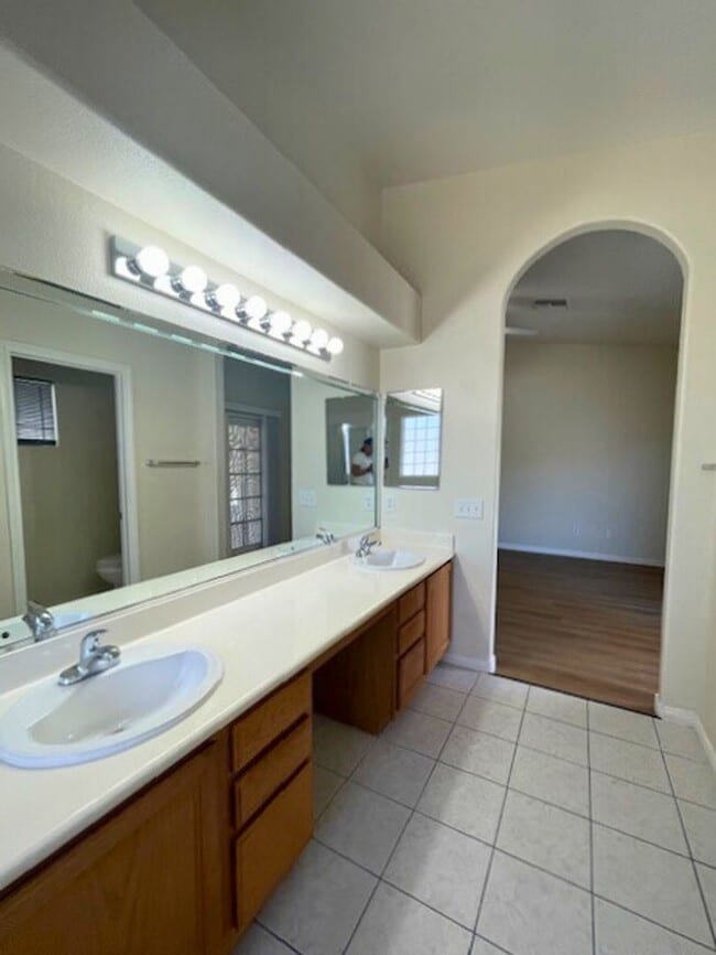 Building Photo - MOVE-IN READY 3BR/2BA SINGLE FAMILY HOME I...