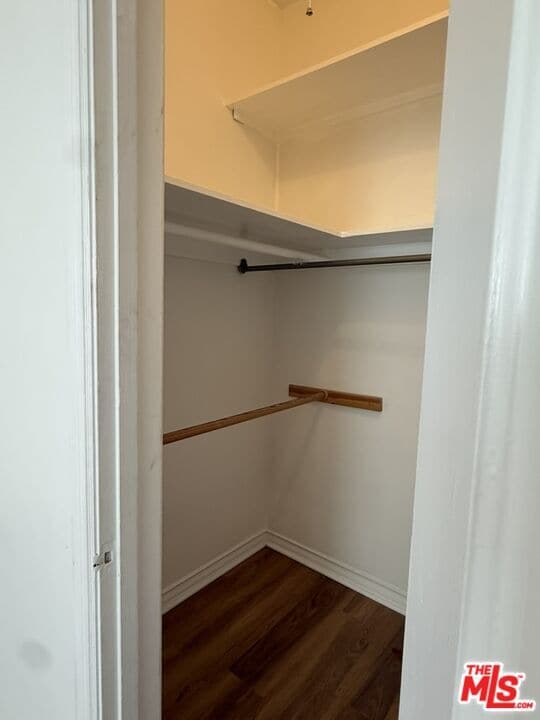Building Photo - 157 N La Peer Dr