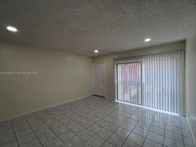 Building Photo - 3211 Coral Ridge Dr