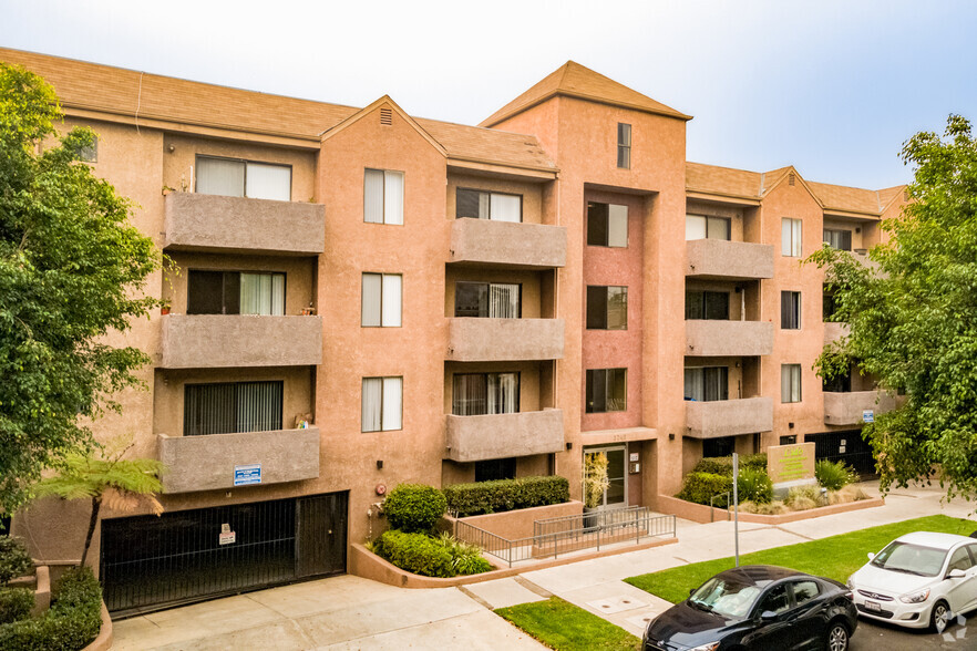 Primary Photo - Lido Apartments - 3745 Glendon Ave