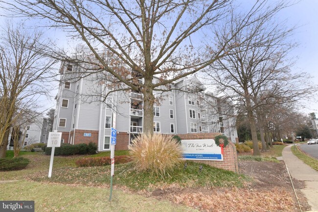 Building Photo - 3175 Summit Square Dr