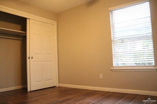 Building Photo - 14 Camellia Ave