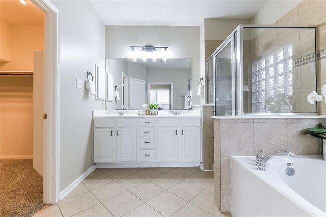 Building Photo - 3303 Aspenbrook Ct