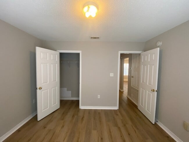 Building Photo - 9676 Parker Lake Cir