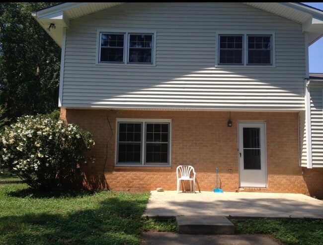 Building Photo - 698 Shannon Way