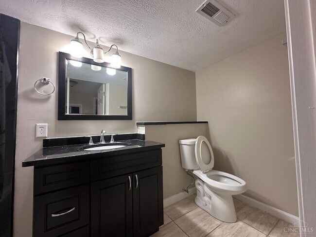 Building Photo - 2355 Henesy Ln