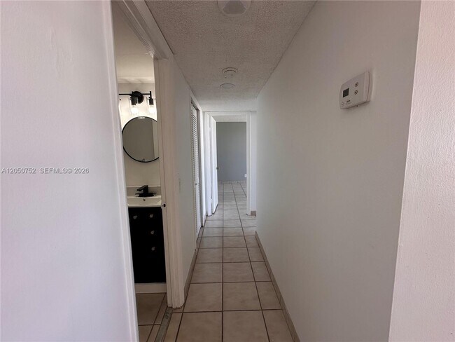 Building Photo - 2025 NE 164th St