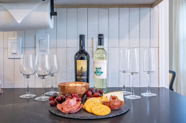 Building Photo - 18 Huntcliff Dr