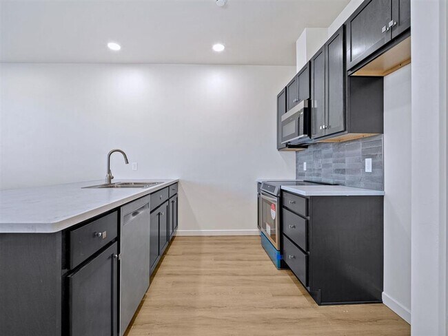 Building Photo - Caspian Way