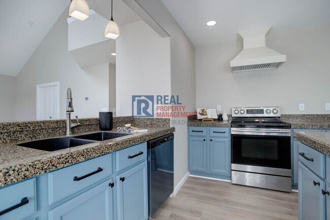 Building Photo - 5934 Instone Cir