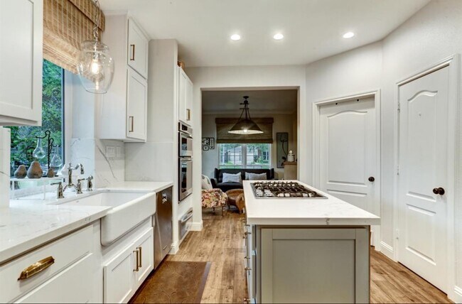 Building Photo - 5523 Island Breeze Dr