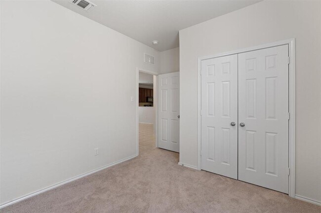 Building Photo - 126 Boxwood Dr