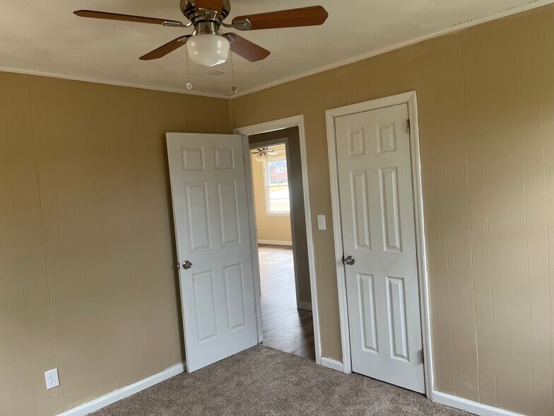 Building Photo - 3279 Ohara Dr S