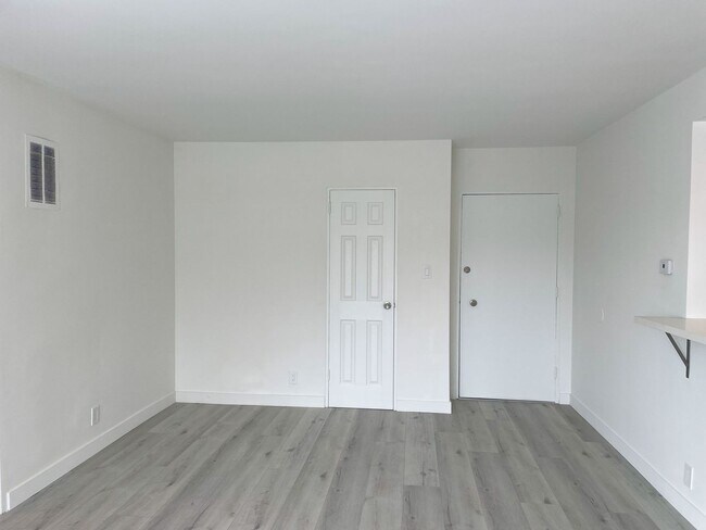 Interior Photo - Harvard Heights