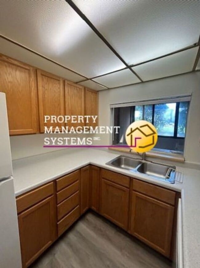 Building Photo - 2 Bedroom Sugarhouse Apartment