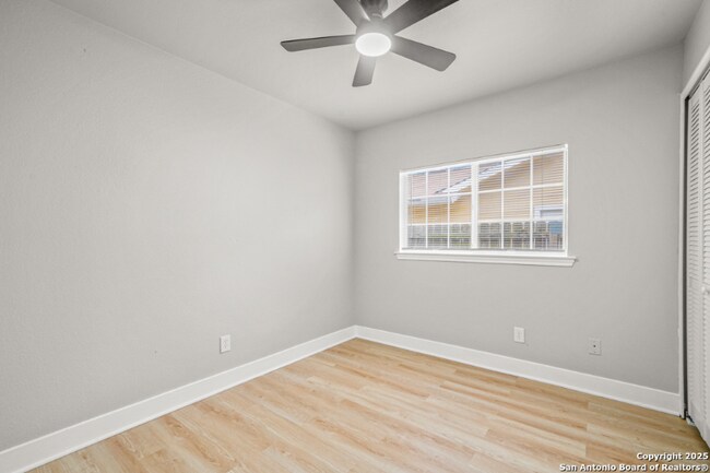 Building Photo - 8427 Glen Ct