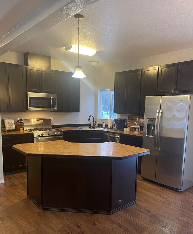 Building Photo - 2606 S Red Birch Dr
