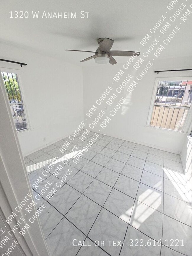 Building Photo - 1320 W Anaheim St