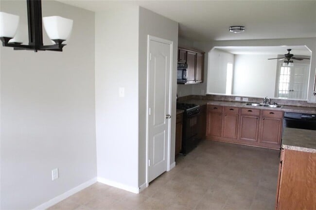 Building Photo - 2710 Sandberry Dr