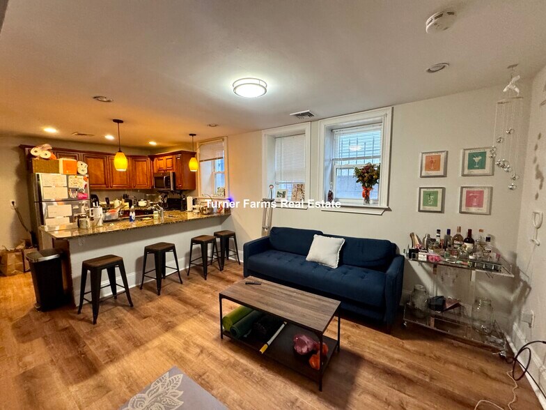 Building Photo - 719 Parker St