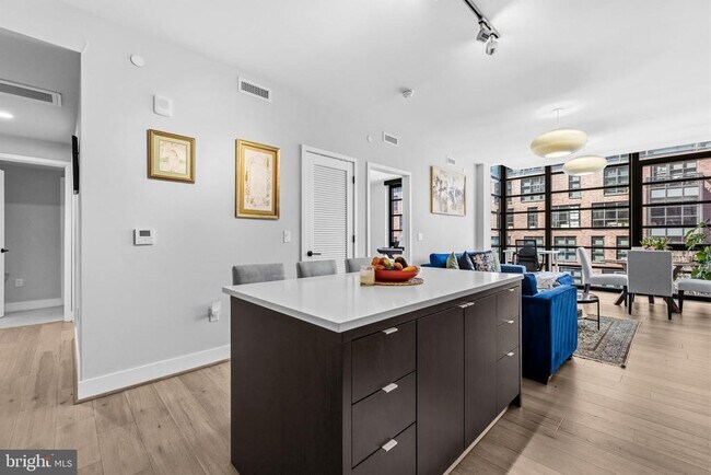 Building Photo - 1300 4th St SE