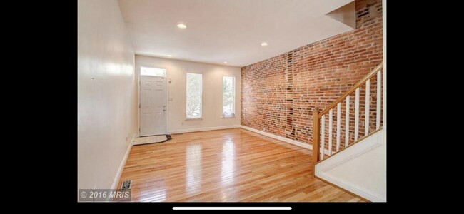 Building Photo - 3 Bed - Pets Allowed Near Patterson Park