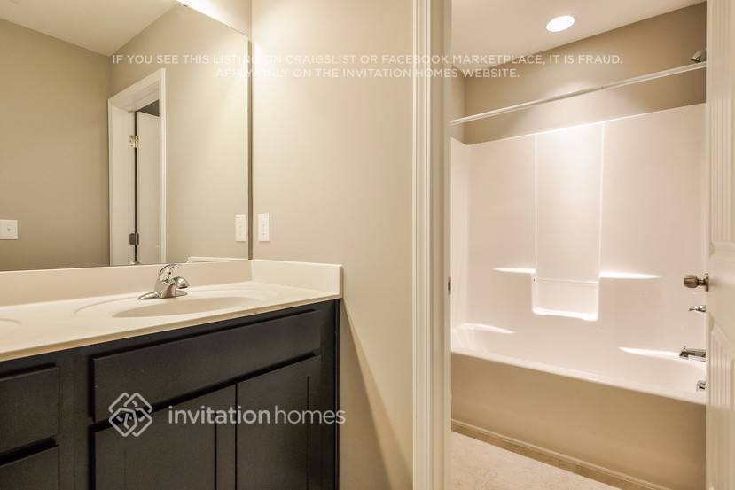 Building Photo - 42 Pearsall Farm Ln