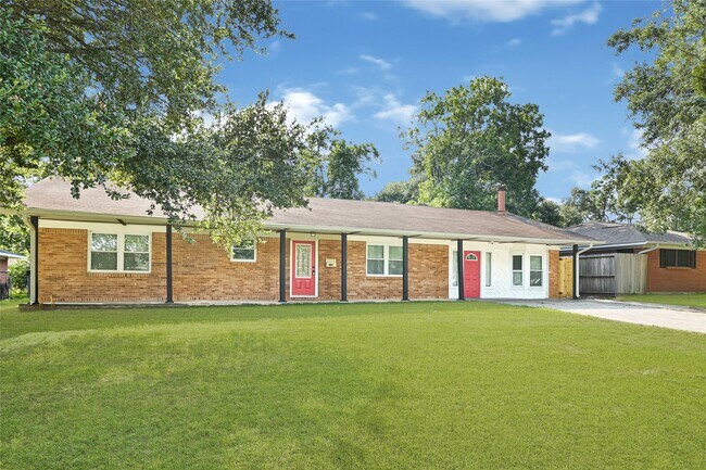 Building Photo - 1806 Clayton Dr