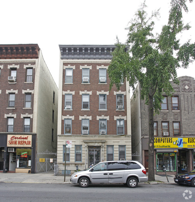 Building Photo - 68-11 Fresh Pond Rd