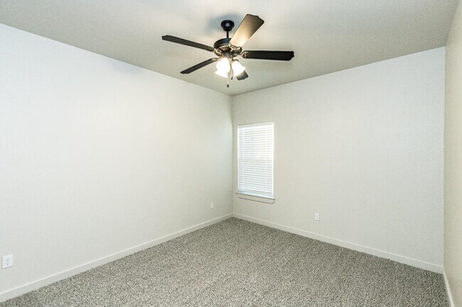 Building Photo - 1006 N 7th St