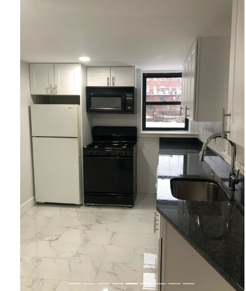 Building Photo - 9 Upland Rd