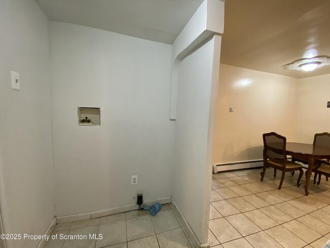 Building Photo - 416 E Elm St