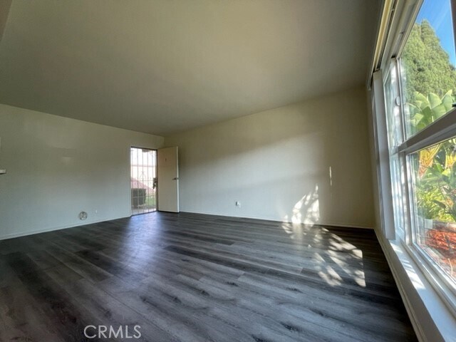Building Photo - 1811 W Sallie Ln
