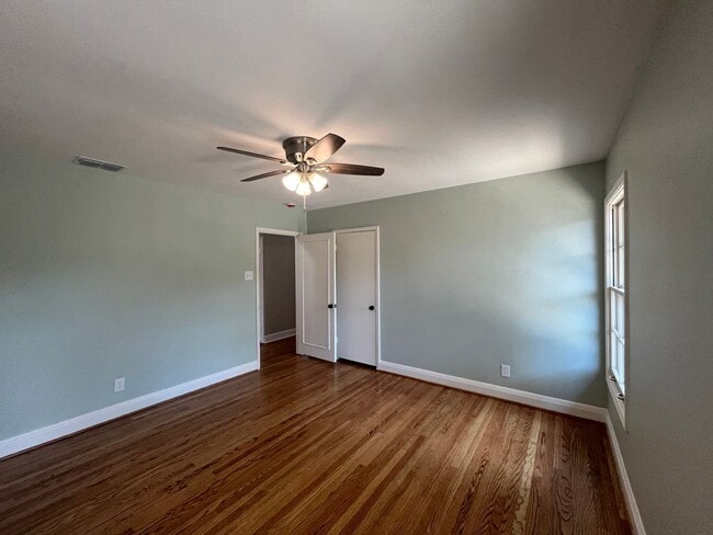 Building Photo - UPDATED HOME IN LAMAR PARK!!