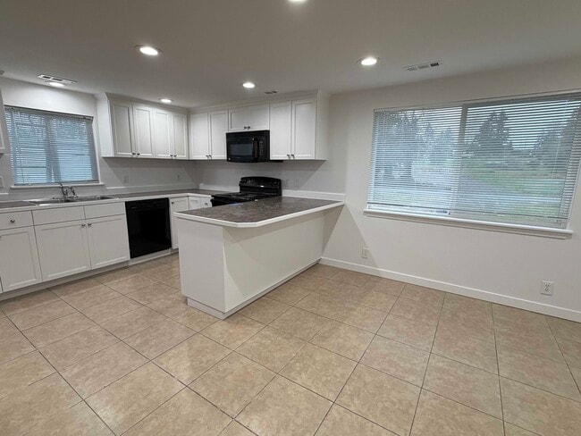 Building Photo - 16606 111th Ave SE