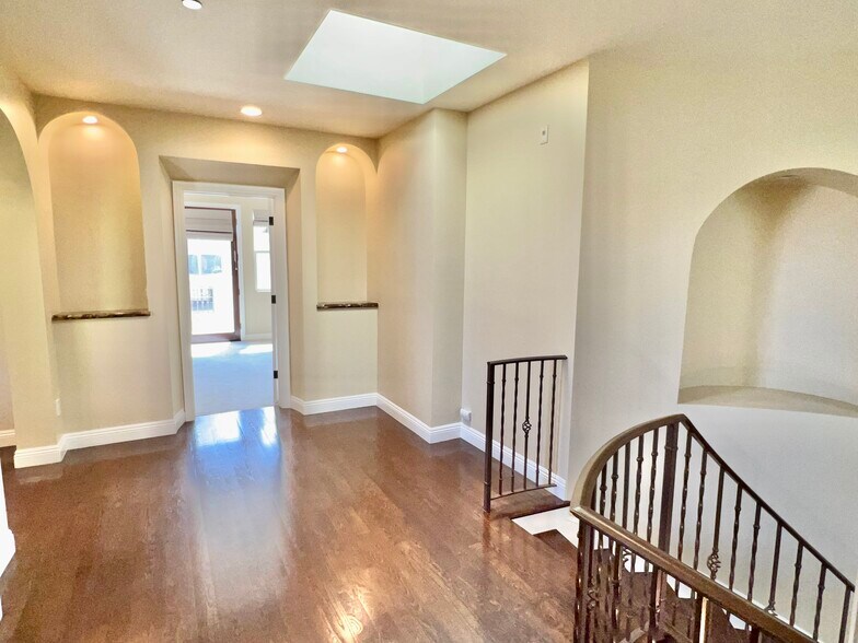 Building Photo - 3844 Tilden Ave