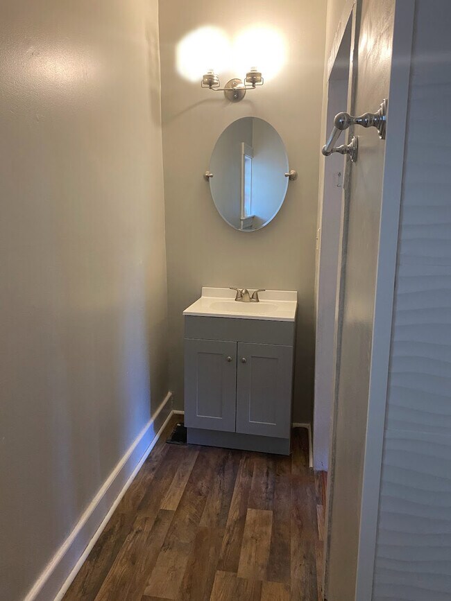 Building Photo - 128 Marshall St