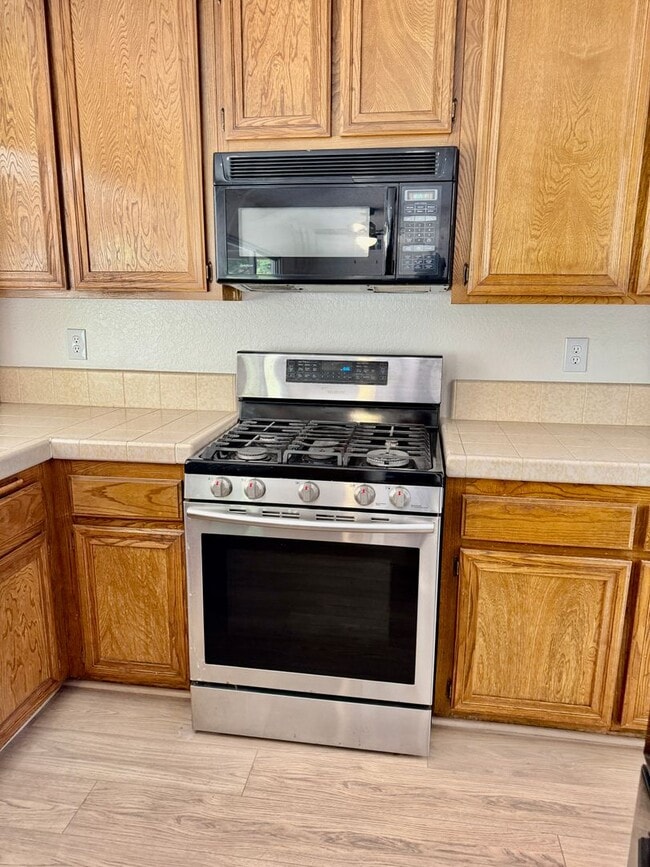 Building Photo - Nice Single Story Home