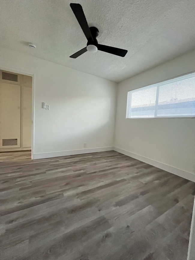 Building Photo - 2516 Vanderbilt Ln