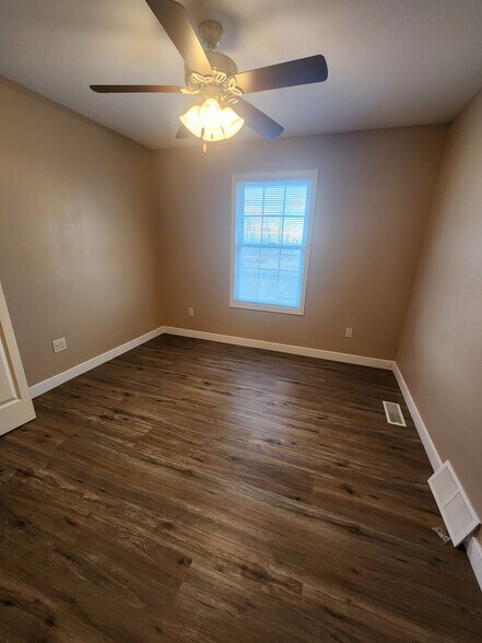 Bedroom 1 - 1948 Glenbridge Rd