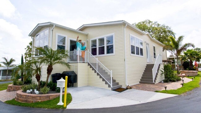 Building Photo - Grand Bay