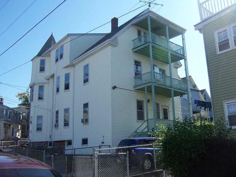 Building Photo - 20 Dexter St