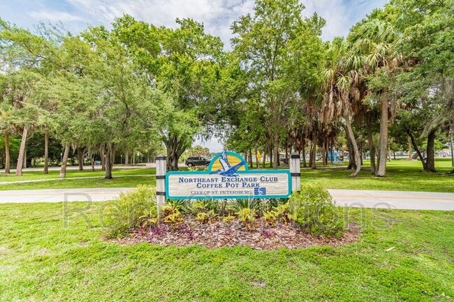 Building Photo - 110 28th Ave N