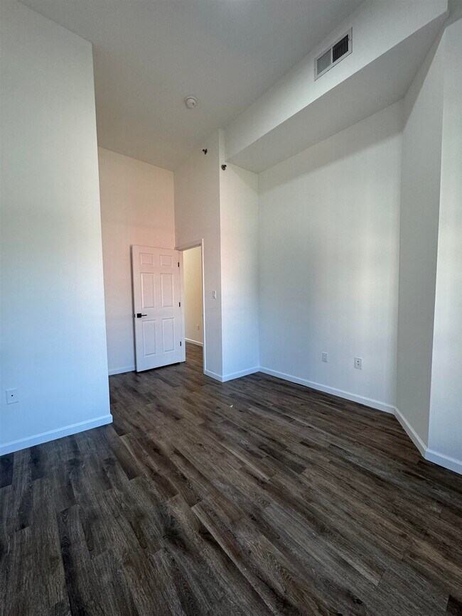 Building Photo - 517 Communipaw Ave