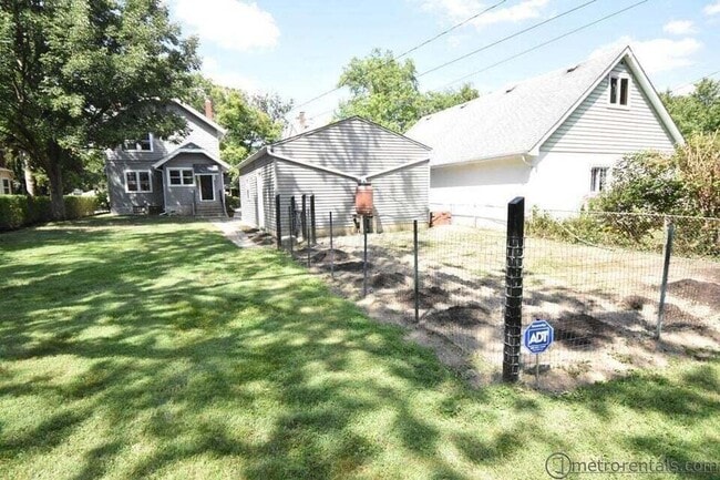 Building Photo - 445 Oakland Park Ave