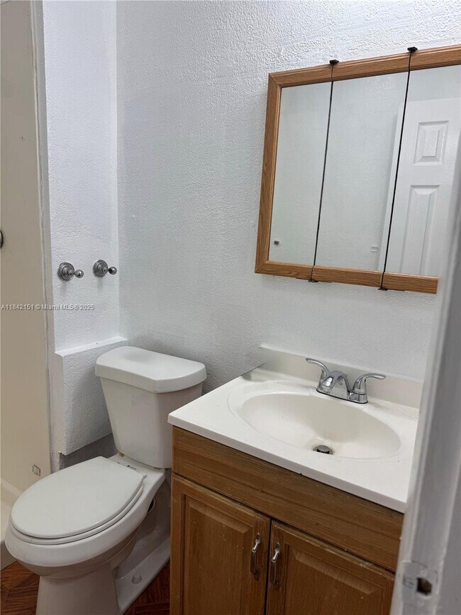 Building Photo - 717 SW 79th Ave