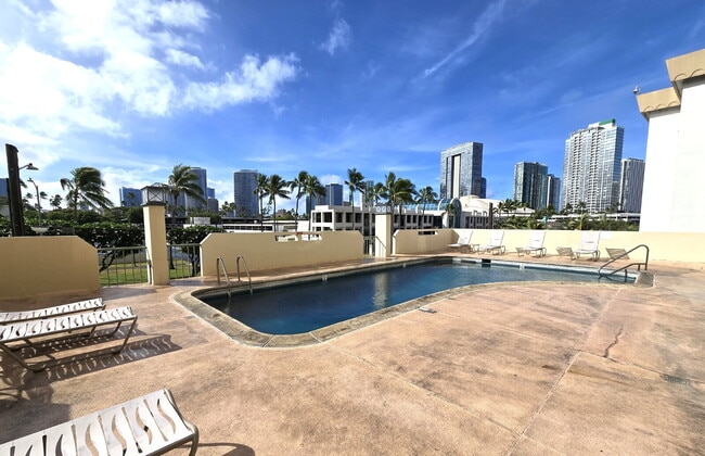 Building Photo - Large 2br/2ba/1pkg Condo near Blaisdell!